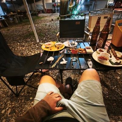 sawdeuslunae's profile picture. I don't like the light side because many pretend to be good there.