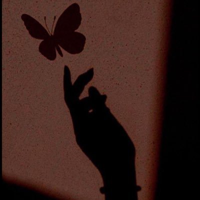 tar____2's profile picture. ⠀ ⠀ ⠀ ⠀ ⠀⠀⠀ ⠀ ⠀ ⠀ ⠀ ⠀ ⠀ ⠀⠀ الوجـع ليـس فـي البڪاء بل بتـلڪ التنــهيده الـتـي تڪـاد ان تنتـزع روحـڪ بعدهـا😔💔