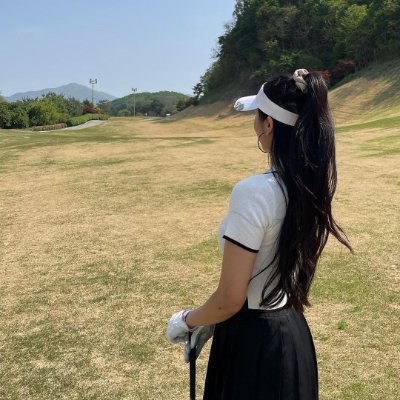 MiaViolet01's profile picture. Spreading smiles, one tweet at a time. 😊