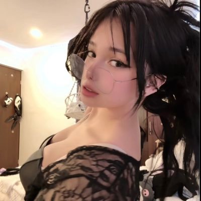 Emily_g0th's profile picture. ꒰ᐢ. .ᐢ꒱₊˚⊹ ᰔ|| 𝐓𝐰𝐢𝐭𝐜𝐡: 𝐞𝐦𝐢𝐥𝐲_𝐠𝟎𝐭𝐡 ✞