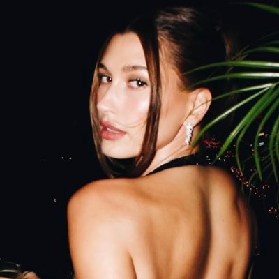 arrobadwda's profile picture. i'm a specialist at overthinking everything