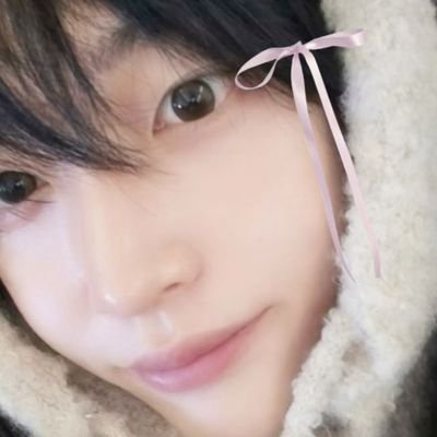 wycistrawberrie's profile picture. 🍓..     welcome ! ㅤㅤwyci ㅤㅤhere~  ᜊ(◠◡◠)ᜊㅤㅤsiap ㅤㅤmenghiburㅤㅤ kalian ㅤㅤdengan ㅤㅤkarya-karya ㅤㅤku !  🧺)     bxb area ㅤㅤ #nenkananmentok  ‼️