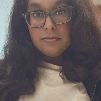 SynthiaStark's profile picture. Writer and therapist on @Medium ✍️ | #Muse🤘 | #Survivor fan 🏝️