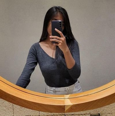 elsaaver's profile picture. on the way to find a wealthy man ✨