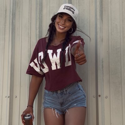 kirstenrenee26's profile picture. • twin mama • consider it joy •