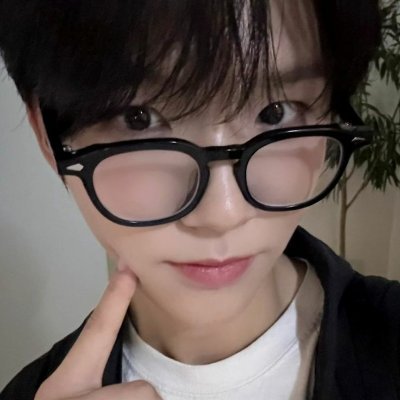 kkanggull's profile picture. welcome to my playground
• ela/dela • +25 •