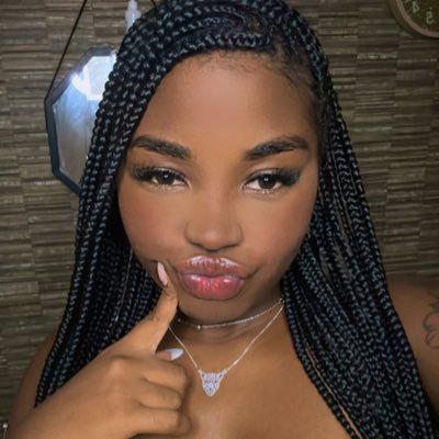 ludmila_mendees's profile picture. 