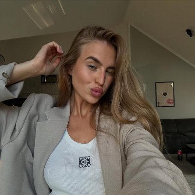 Nicole1Harris's profile picture. Don’t argue with the world about right or wrong, just compare yourself with yesterday.