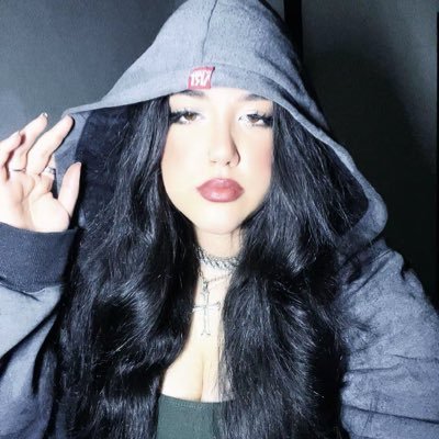 moonzona_'s profile picture. 