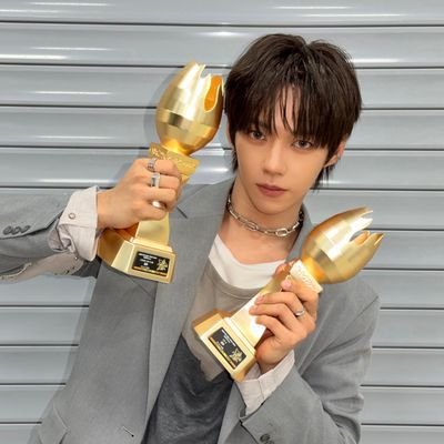 indaylim1's profile picture. Proud grandma, find peace and happiness watching my favorite idols #AHOF_JL perform🙀it's my happy place.