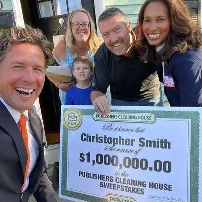 HOWIEGUJA5ti's profile picture. Love to see people smiling☺️