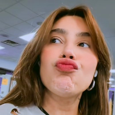 smendesfv's profile picture. lauana prado.