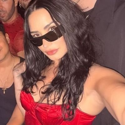 bbycheezit's profile picture. in my healing era ♡ she/her