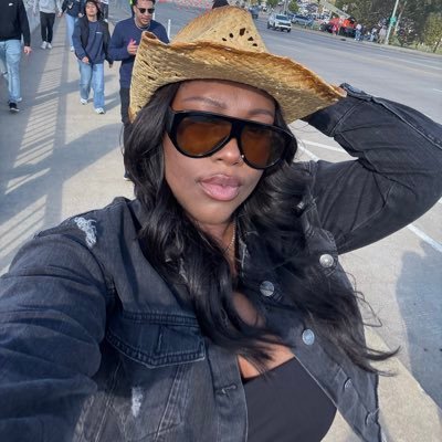 bri_spi's profile picture. @thelegalbarb on ig