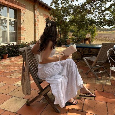 200104Laura's profile picture. #Success is not the end, failure is not the end: the courage to move forward is the key 🇺🇸