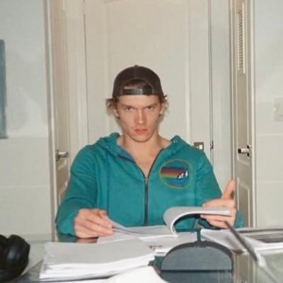 rozanuv's profile picture. 