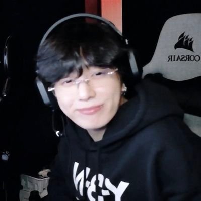 _jjgka's profile picture. 𝙱𝚝𝚜 ~ 𝚓𝚞𝚗𝚐𝚔𝚘𝚘𝚔 ~

Og army here, 2014