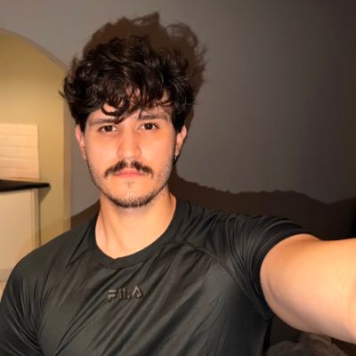 gabrielhfrr's profile picture. Album Producers: Max Martin, Shellback and Taylor Swift