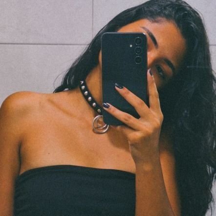 emizarrt's profile picture. 𝘭𝘪𝘧𝘦 𝘪𝘴 𝘢 𝘥𝘢𝘪𝘭𝘺 𝘰𝘴𝘤𝘪𝘭𝘭𝘢𝘵𝘪𝘰𝘯 𝘣𝘦𝘵𝘸𝘦𝘦𝘯 𝘳𝘦𝘷𝘰𝘭𝘵 𝘢𝘯𝘥 𝘴𝘶𝘣𝘮𝘪𝘴𝘴𝘪𝘰𝘯