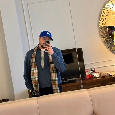 daniyalahmed24's profile picture. | Chelsea FC | Cat Dad |