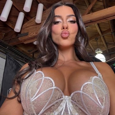 Olamile42632770's profile picture. You need to be independent emotionally to feel happy with yourself truly. ❤️🥰🌺