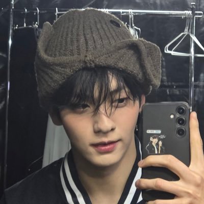 welosthesvmmer's profile picture. 