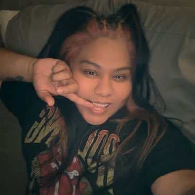 LizUnravels's profile picture. 