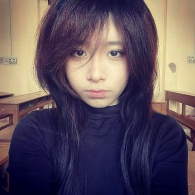 Vlrewin's profile picture. Dos personas solteras mirándose fijamente