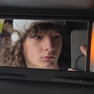 midwestcreature's profile picture. #musictwt | 19 | mediocre guitarist, drummer, vocalist and skater | I like music and people that make me laugh | ig @/joshua____06
