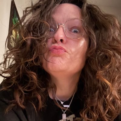 biird_e's profile picture. lady (she/her) | human companion to lu + sonny | i always want to meet your dog | 18+ please #believeallwomen #proabortion #acab #freepalestine