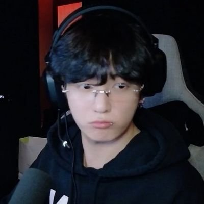 taebebote's profile picture. bombardeen a los antis de bts