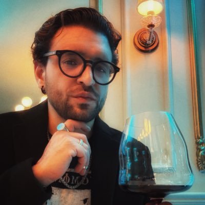 pedroj86's profile picture. 💀 Novelas históricas.📚 Autor de Yo, Díaz y Maximiliano.🍷 Cenas con Historia 🎩 Haciendo que la historia de México sea irresistible. @PageAgencia