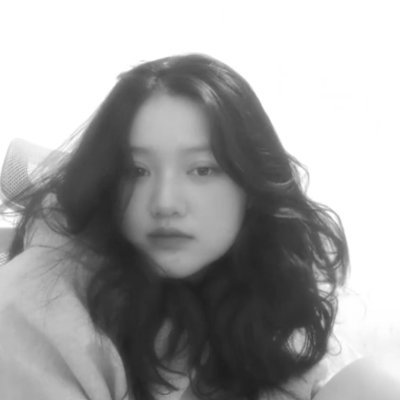 uxnaiza's profile picture. design website and product. open for work.