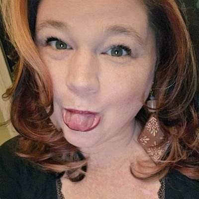 stardust1006's profile picture. Sparkly Geek, mom, 💗💜💙, highly illogical. Too much ☕ & 🍷; 💕 Bowie, Star Wars, Star Trek 🖖, DW 💙💙, 🧛‍♀️ WWDITS 🦇 & IWTV 🧛 & so on 💕 ⚽ ManCity 💙