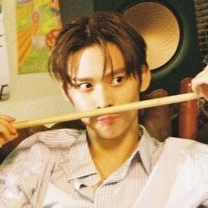 nseokarchi's profile picture. hobi yapping n loving riize the most