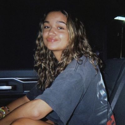 writeoncabeeyo's profile picture. I have no idea who I am! • 33x 🐮❤️