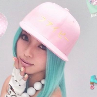 esthertheekat's profile picture. check expanded byf | 18 | 🇬🇭 | sapphic