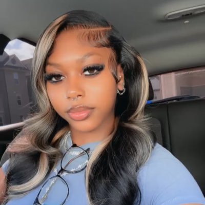 EvelynDeshay's profile picture. GSU Alum 🖤💛|| miss scorpio bitch🦂|| girls that like girls👩🏾‍❤️‍💋‍👩🏾