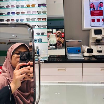 ghinav3's profile picture. 📍CGK, IND 🩵 09