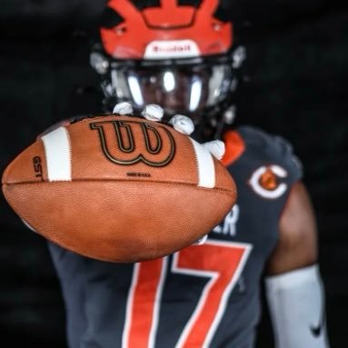 Itzjustdream_17's profile picture. @Eastern university, 6,3 210 WR,TE,FS @Exit6football