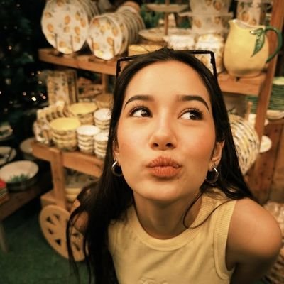 tresluvr's profile picture. ➷ wayreich + wlb girlies lovebot