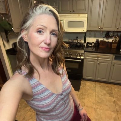 violavain's profile picture. Single Mom 💪🏻 | Former Heroin Addict 🙏 | Born Again Christian 🛟 | Product Manager in Big Ag 🐷| Homeschool 📚 | Lupus AI 🤒| MAGA LFG! 🇺🇸