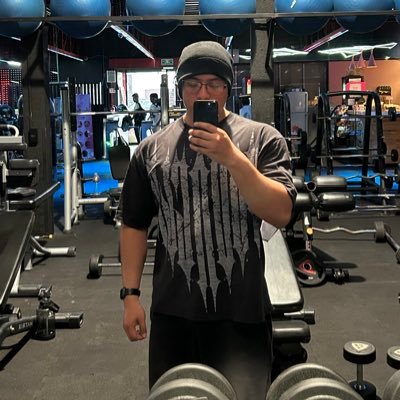 licflorespas's profile picture. Find GOD.
No tiro mierda, escupo verdades.