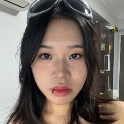 looseunits123's profile picture. 22 || i won’t look back till it’s gone