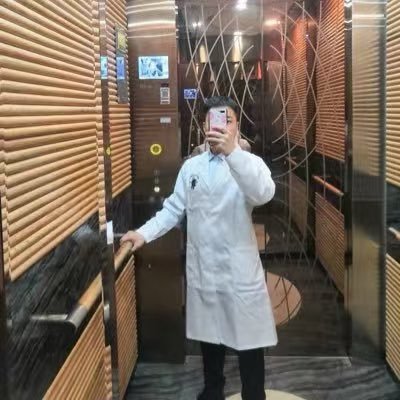 Youzi_Youzi4's profile picture. 大号因@Jia_T_doctor被封了，我要还清100多万负债，不屈服，不认输