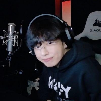 kim3j_min's profile picture. 