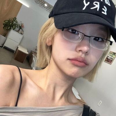 kyualwy's profile picture. 2 baddies 1 porsche