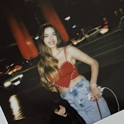 tabelaperiodicq's profile picture. Be my NY when Hollywood hates me