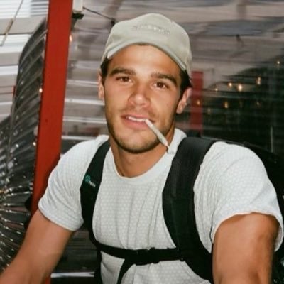 lyricalromancer's profile picture. 