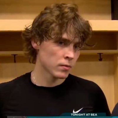 hischism's profile picture. landlocked sharks fan | hilary knight truther